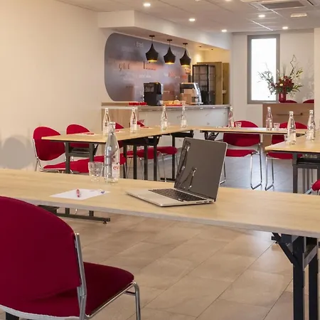 Отель Ibis Cannes Sartoux Piscine Parking Gratuit