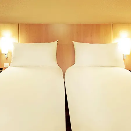 Отель Ibis Cannes Sartoux Piscine Parking Gratuit