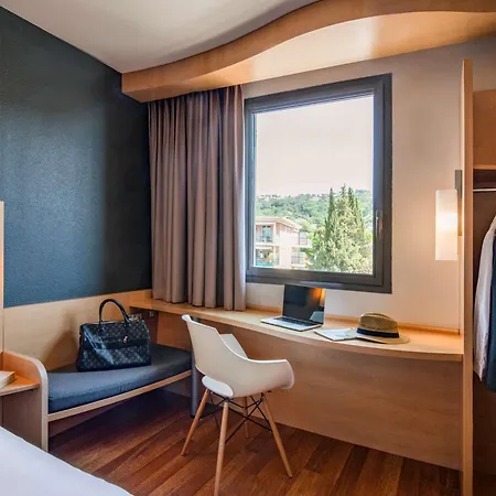 Ibis Cannes Sartoux Piscine Parking Gratuit 3* Муан-Сарту