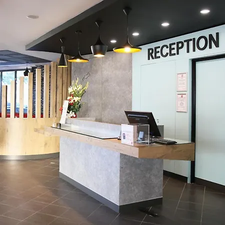 Ibis Cannes Sartoux Piscine Parking Gratuit Отель 3*